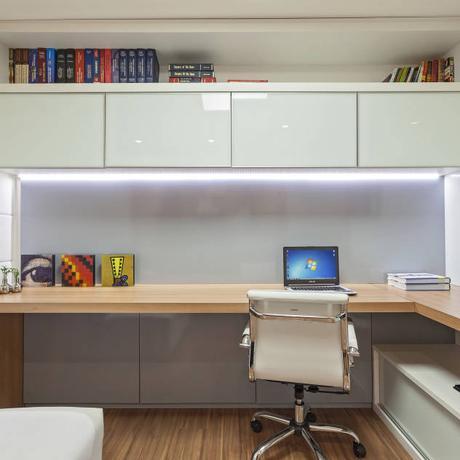 Home office : Estudios y despachos de estilo moderno de Carmen Calixto Arquitetura