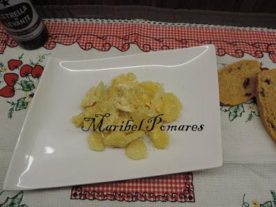 Patatas con huevos rotos.