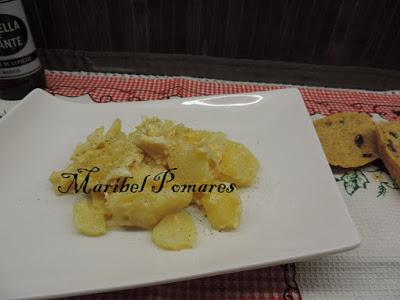 Patatas con huevos rotos.