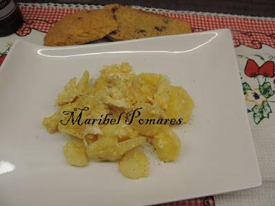 Patatas con huevos rotos.