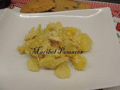 Patatas con huevos rotos.
