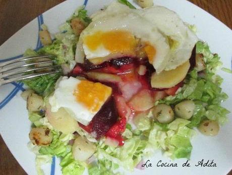 Ensalada con vieiras y huevo a la plancha