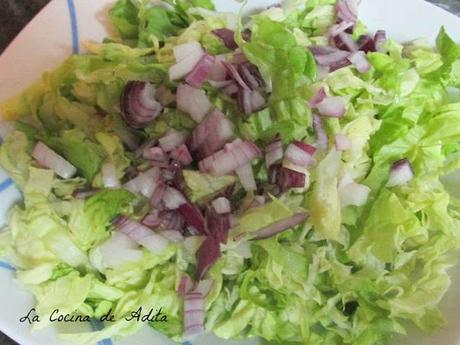 Ensalada con vieiras y huevo a la plancha