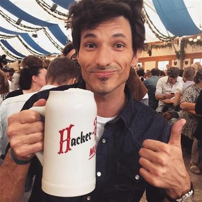 Andrés Velencoso se deja caer por el Oktoberfest