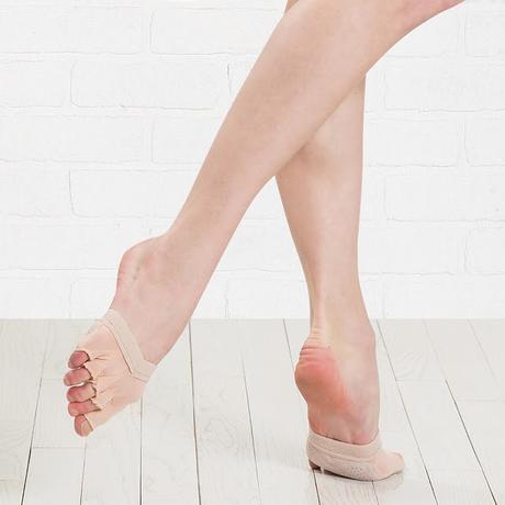 ¿Todos podemos ponernos el zapato de cristal de Cenicienta?. Una de modelos y puntas de ballet.