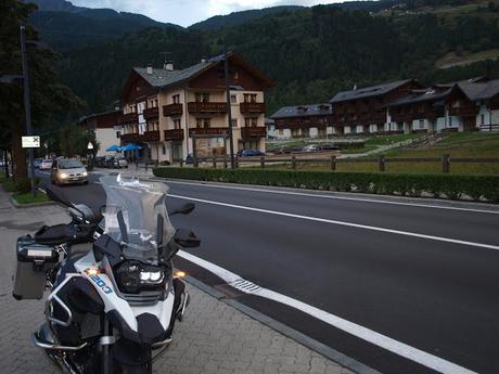 Viaje a los Alpes en moto, 3ª etapa, Génova-Como-Morbegno-Bormio-Santa Katerina Valfurma.