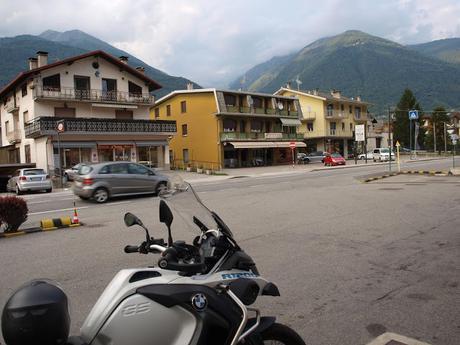 Viaje a los Alpes en moto, 3ª etapa, Génova-Como-Morbegno-Bormio-Santa Katerina Valfurma.