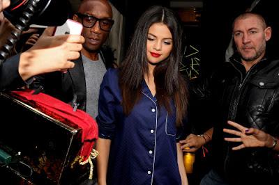 Selena Gomez en pijama  por París