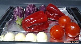 Tosta de escalibada con miel y queso de cabra