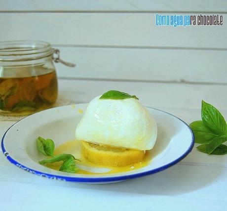 MOZZARELLA MARINADA EN ACEITE DE OLIVA, LIMÓN Y ALBAHACA  {ASALTABLOGS}