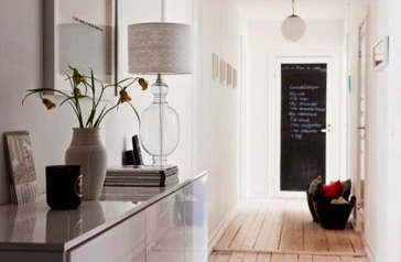 Ideas para decorar y sacar partido al recibidor con elementos auxiliares prácticos