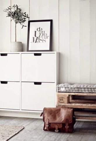 Ideas para decorar y sacar partido al recibidor con elementos auxiliares prácticos