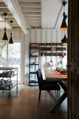 Casa Rustica Disenada con Containers