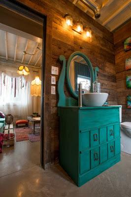 Casa Rustica Disenada con Containers