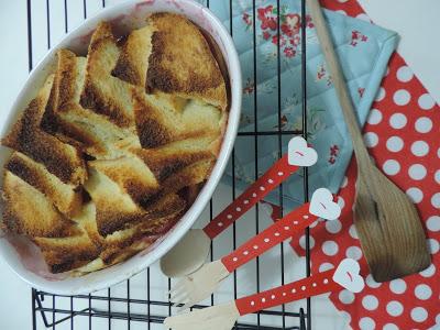 BUDIN DE PAN DE MOLDE Y CIRUELAS