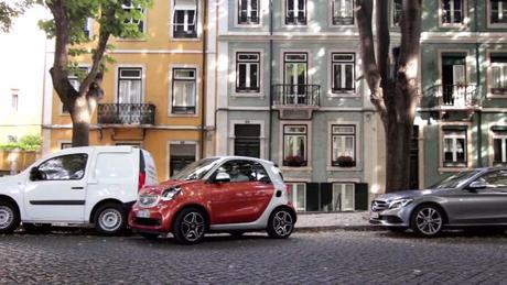 Coches que se encogen en el aparcamiento, divertida broma con cámara oculta de Smart #smarteffect