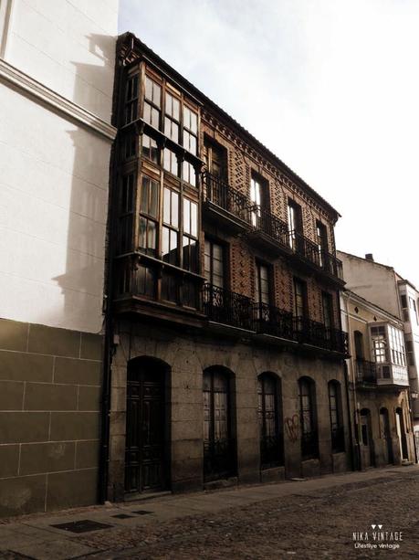 desafió fotográfico, flor, atardecer, geometrías, viejo, pies, amarillo, fachada, robado, sombras