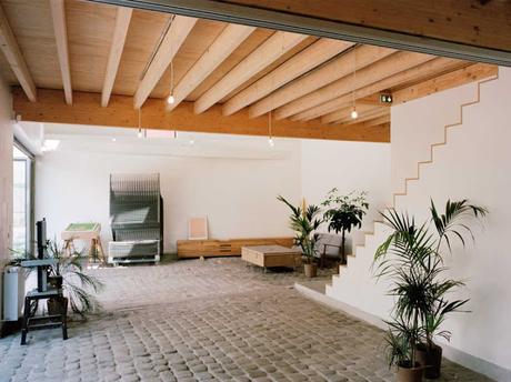 Un antiguo establo convertido en oficinas y taller.