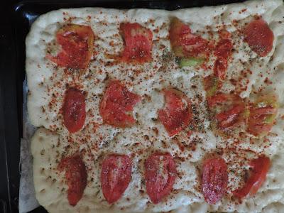 COCA DE JAMON Y TOMATE