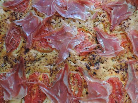 COCA DE JAMON Y TOMATE