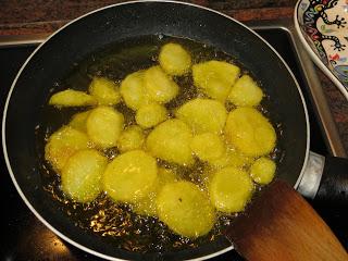 PATATAS CON SETAS Y PIMIENTOS