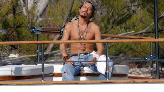 Johnny Depp vende su yate por los celos de su mujer