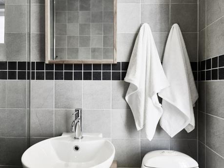 paredes blancas maderas oscuras decoración estilo nórdico decoración de salones decoración de interiores decoración de dormitorios contraventanas casas hogares nórdicos casas de madera blog decoración nórdica 