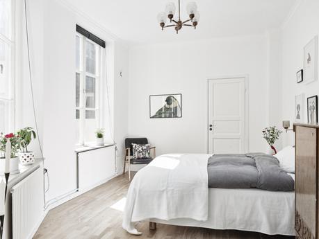 paredes blancas maderas oscuras decoración estilo nórdico decoración de salones decoración de interiores decoración de dormitorios contraventanas casas hogares nórdicos casas de madera blog decoración nórdica 