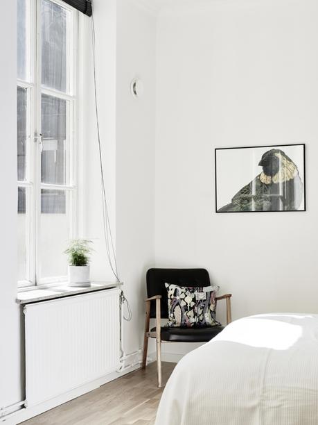 paredes blancas maderas oscuras decoración estilo nórdico decoración de salones decoración de interiores decoración de dormitorios contraventanas casas hogares nórdicos casas de madera blog decoración nórdica 