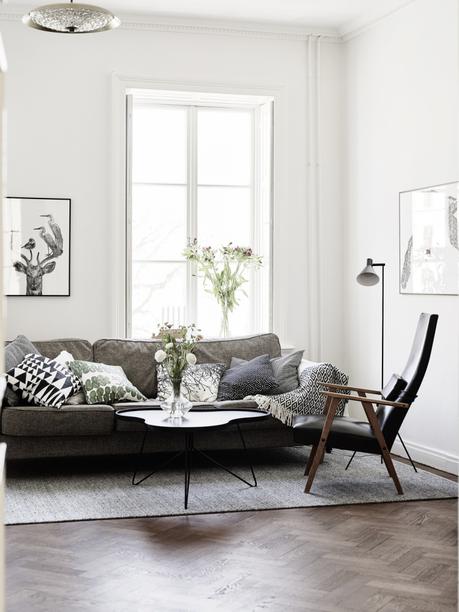 paredes blancas maderas oscuras decoración estilo nórdico decoración de salones decoración de interiores decoración de dormitorios contraventanas casas hogares nórdicos casas de madera blog decoración nórdica 