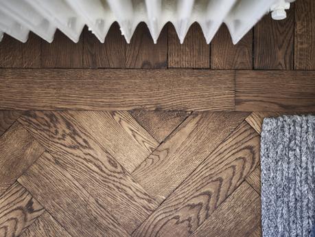 paredes blancas maderas oscuras decoración estilo nórdico decoración de salones decoración de interiores decoración de dormitorios contraventanas casas hogares nórdicos casas de madera blog decoración nórdica 