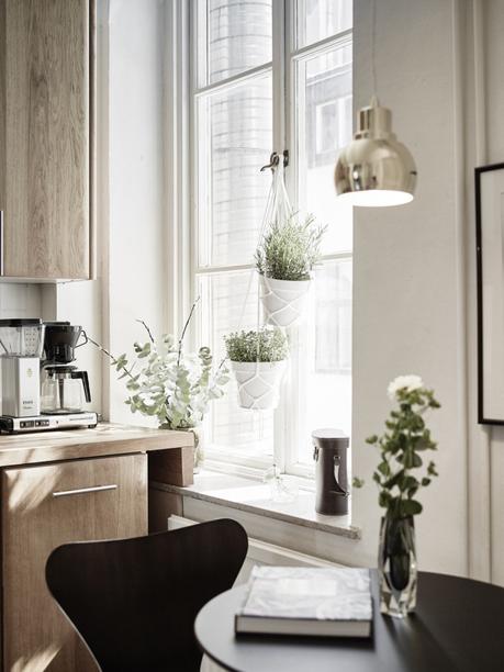 paredes blancas maderas oscuras decoración estilo nórdico decoración de salones decoración de interiores decoración de dormitorios contraventanas casas hogares nórdicos casas de madera blog decoración nórdica 