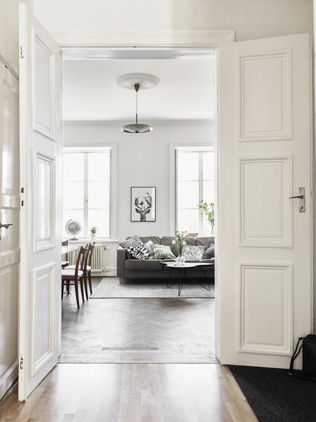 paredes blancas maderas oscuras decoración estilo nórdico decoración de salones decoración de interiores decoración de dormitorios contraventanas casas hogares nórdicos casas de madera blog decoración nórdica 