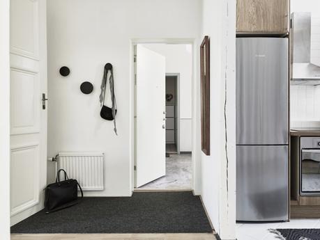 paredes blancas maderas oscuras decoración estilo nórdico decoración de salones decoración de interiores decoración de dormitorios contraventanas casas hogares nórdicos casas de madera blog decoración nórdica 