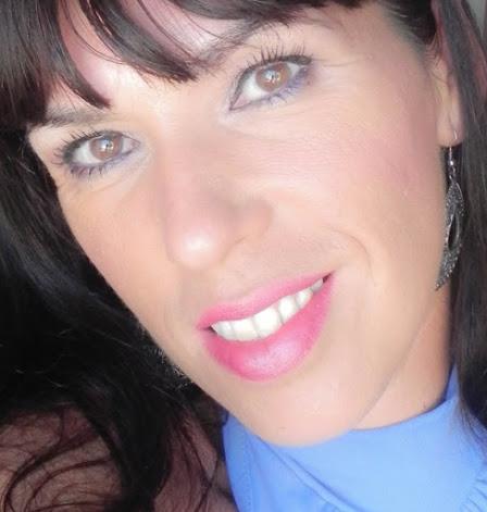 Look I'm powerful con I ♥ Make Up