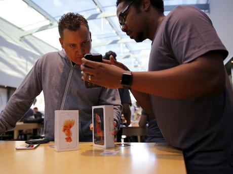 Apple bate récords con el iPhone 6S y 6S Plus