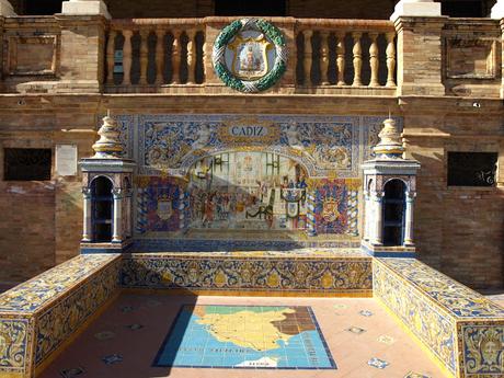 Los bancos de la Plaza de España (13): Cádiz.