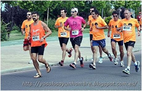 Carrera popular: minimalista (yo) perseguido por talonadores