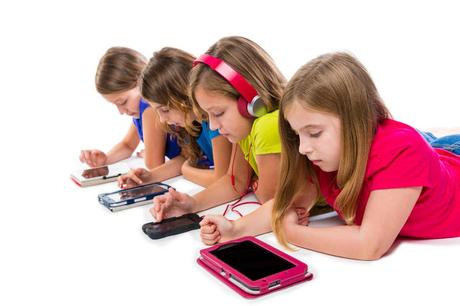 Los chicos prefieren los dispositivos móviles a las pcs y consolas para jugar