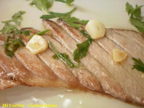 VENTRESCA DE ATUN ROJO A LA PLANCHA CON AJOS, LIMON Y PEREJIL