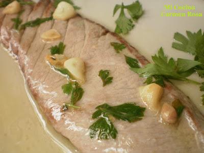 VENTRESCA DE ATUN ROJO A LA PLANCHA CON AJOS, LIMON Y PEREJIL