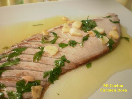 VENTRESCA DE ATUN ROJO A LA PLANCHA CON AJOS, LIMON Y PEREJIL