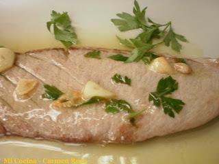 VENTRESCA DE ATUN ROJO A LA PLANCHA CON AJOS, LIMON Y PEREJIL
