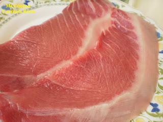 VENTRESCA DE ATUN ROJO A LA PLANCHA CON AJOS, LIMON Y PEREJIL