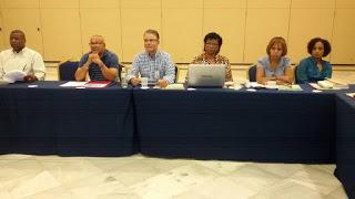 Propone regular actividad informal en  destinos turísticos de RD