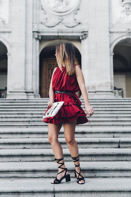 Red_outfit-Ruffle_Skirt-Chicwish-Lace_Up_Sandals-Etnia_Barcelona-Street_Style-Oui_Clare_Vivier-26