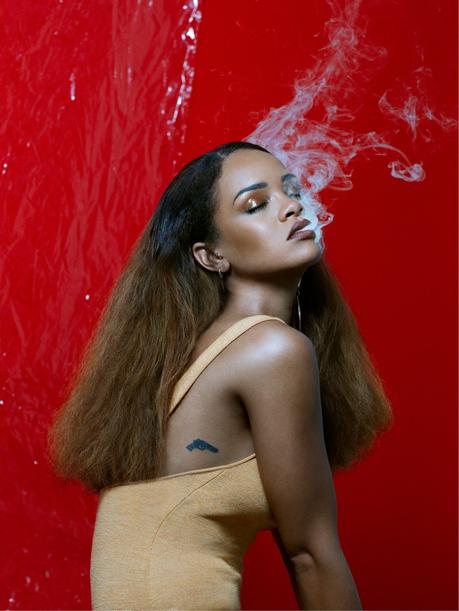Rihanna posa para FADER Magazine
