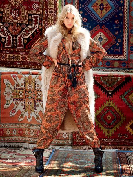 Stella Maxwell se convierte en una diosa bohemia para Vogue Rusia