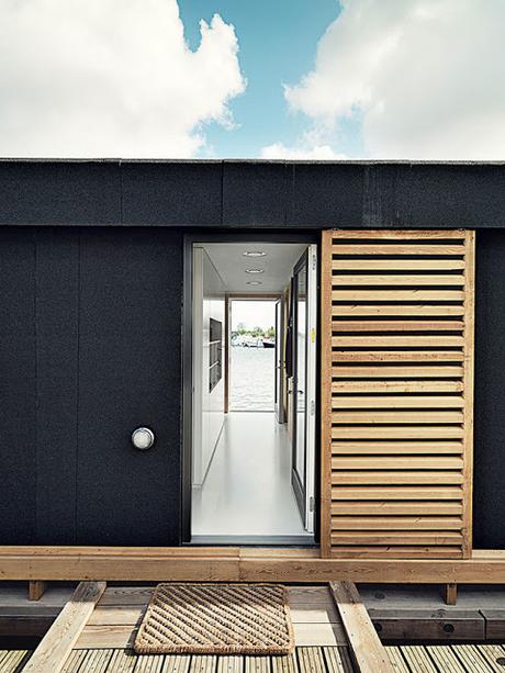 Minimalismo en casa flotante de Copenhague