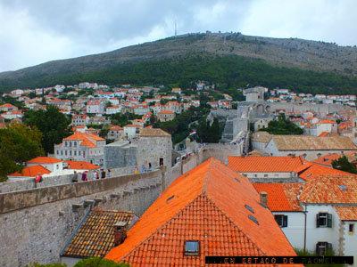 Dubrovnik: gatos, murallas, escaleras y ropa tendida.